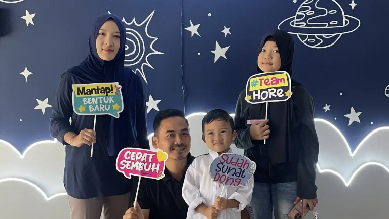 Anak yang ceria setelah prosedur khitan minim nyeri di Khitan Space